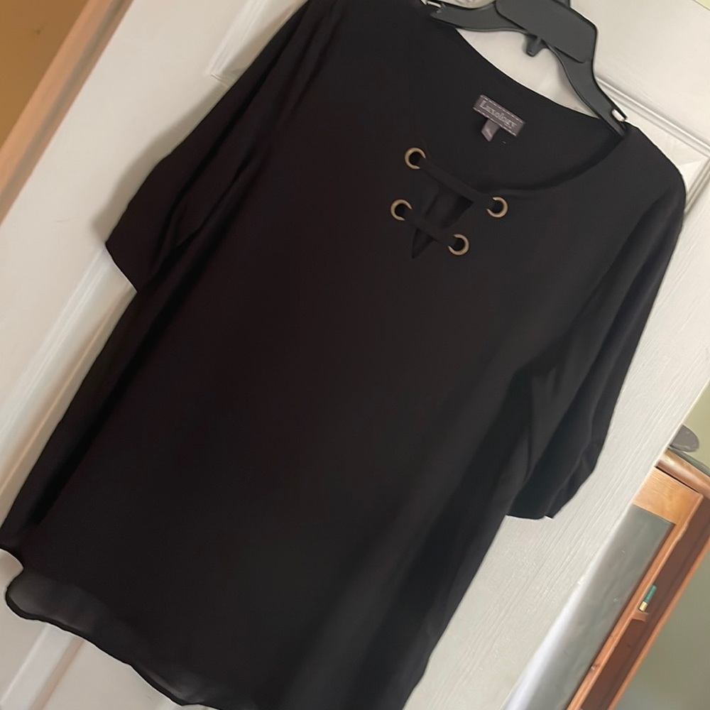 Blouse size large very pretty on and flowy Luxology